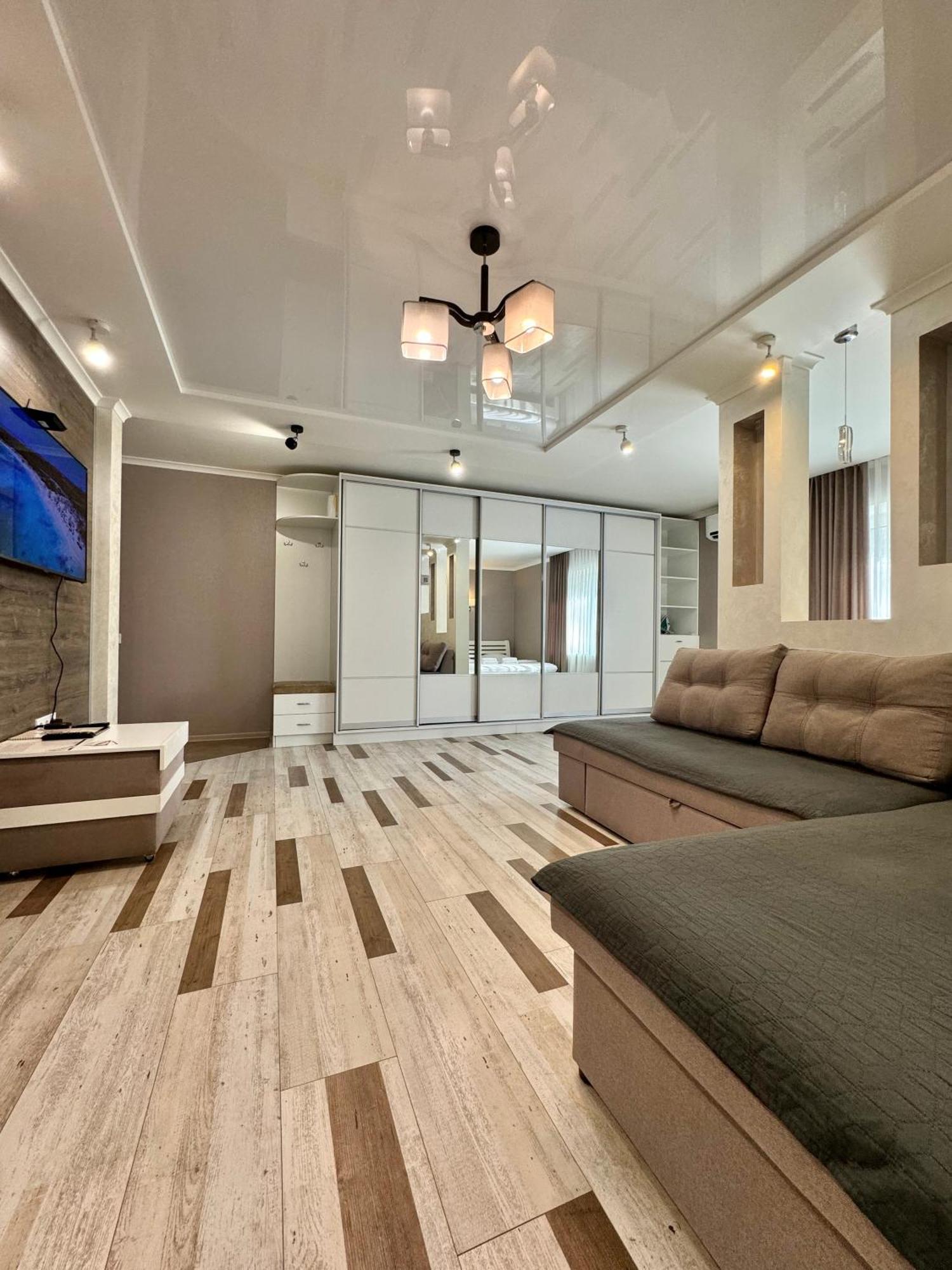 Apartpoltava розкішна студія з кутовою ванною, 1-й будинок біля корпусного парку, панорамний балкон *