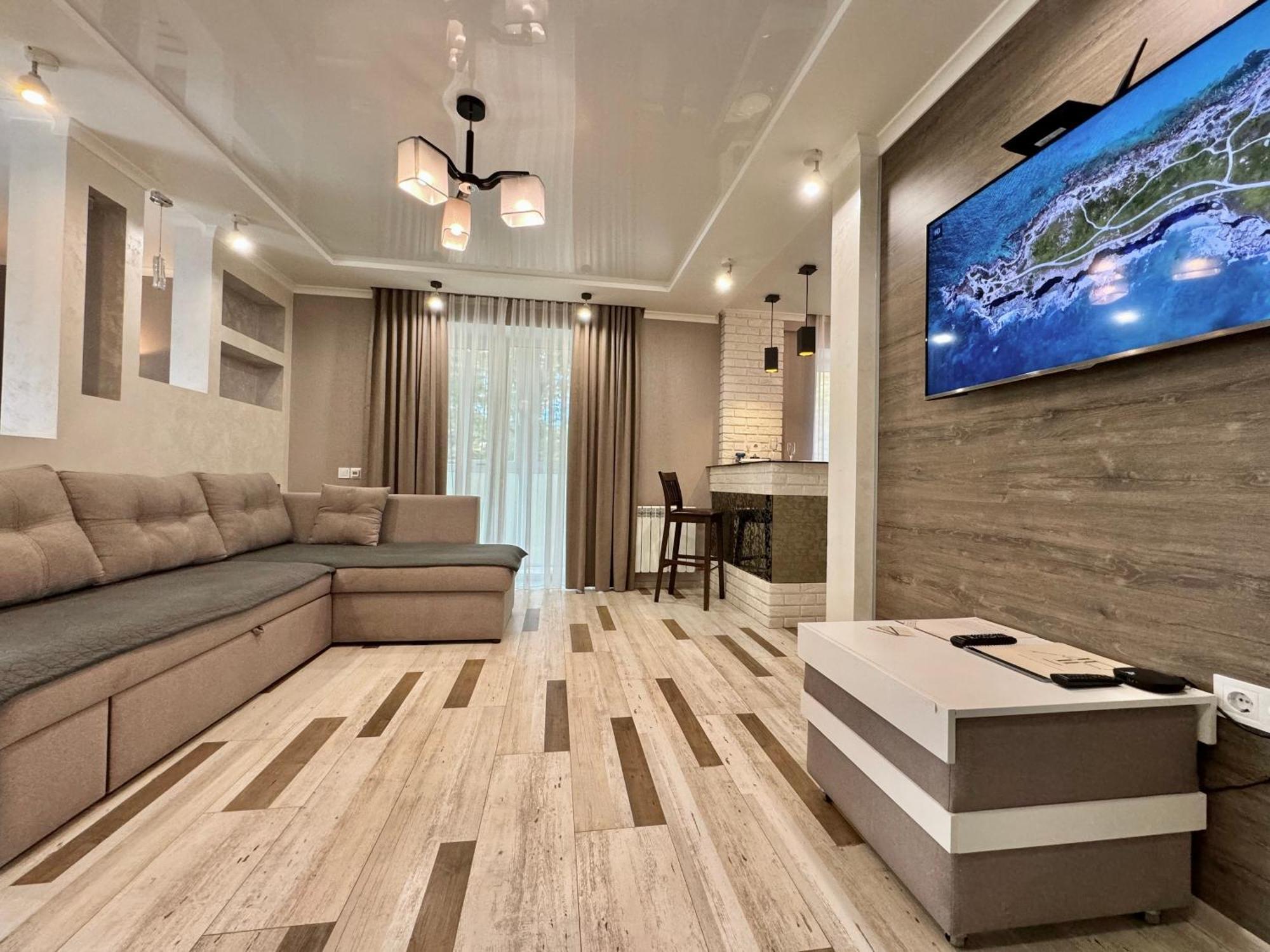Apartpoltava розкішна студія з кутовою ванною, 1-й будинок біля корпусного парку, панорамний балкон Poltawa