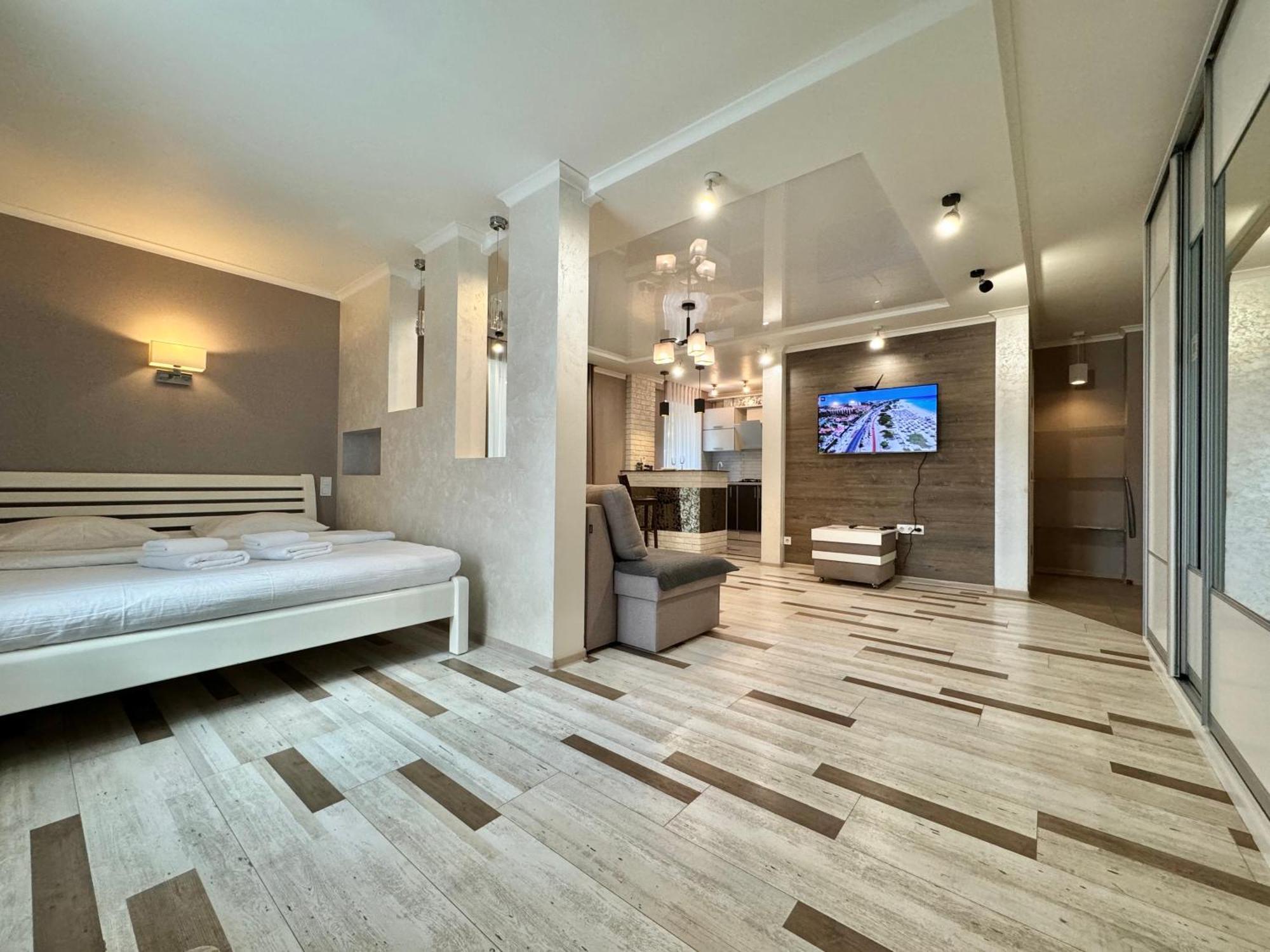 Apartpoltava розкішна студія з кутовою ванною, 1-й будинок біля корпусного парку, панорамний балкон Apartment *